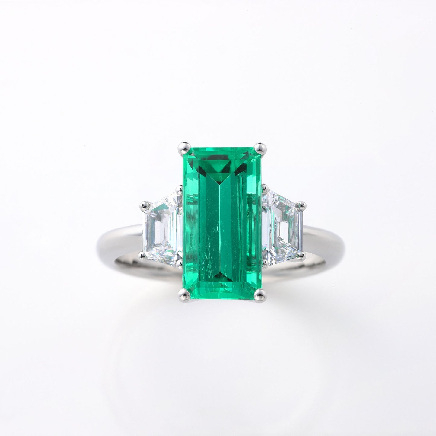 Emerald diamond ring