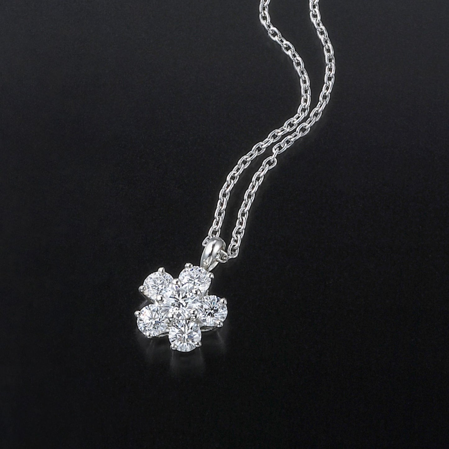 Pure bloom diamond pendant