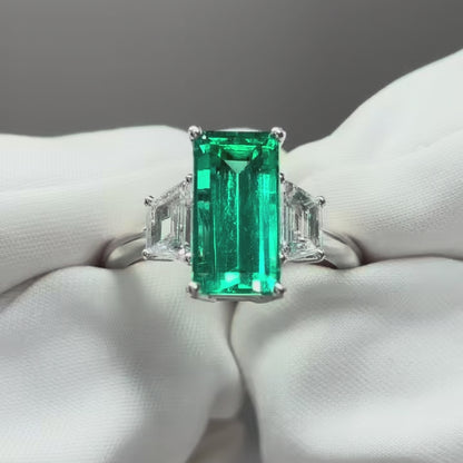 Emerald diamond ring